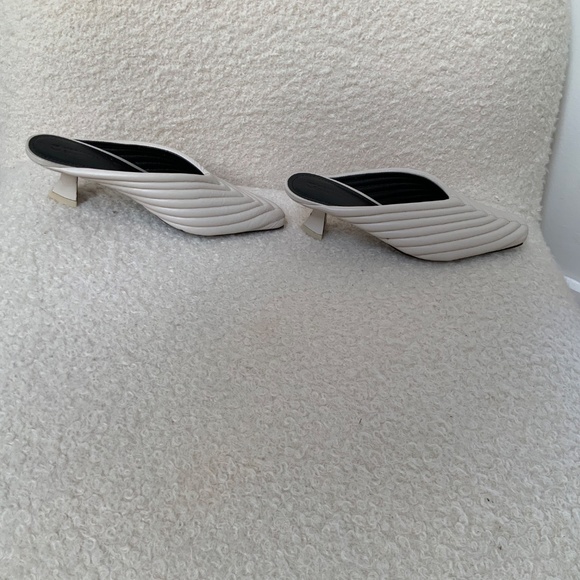 Mercedes Castillo cream leather heeled mules - Picture 2 of 4